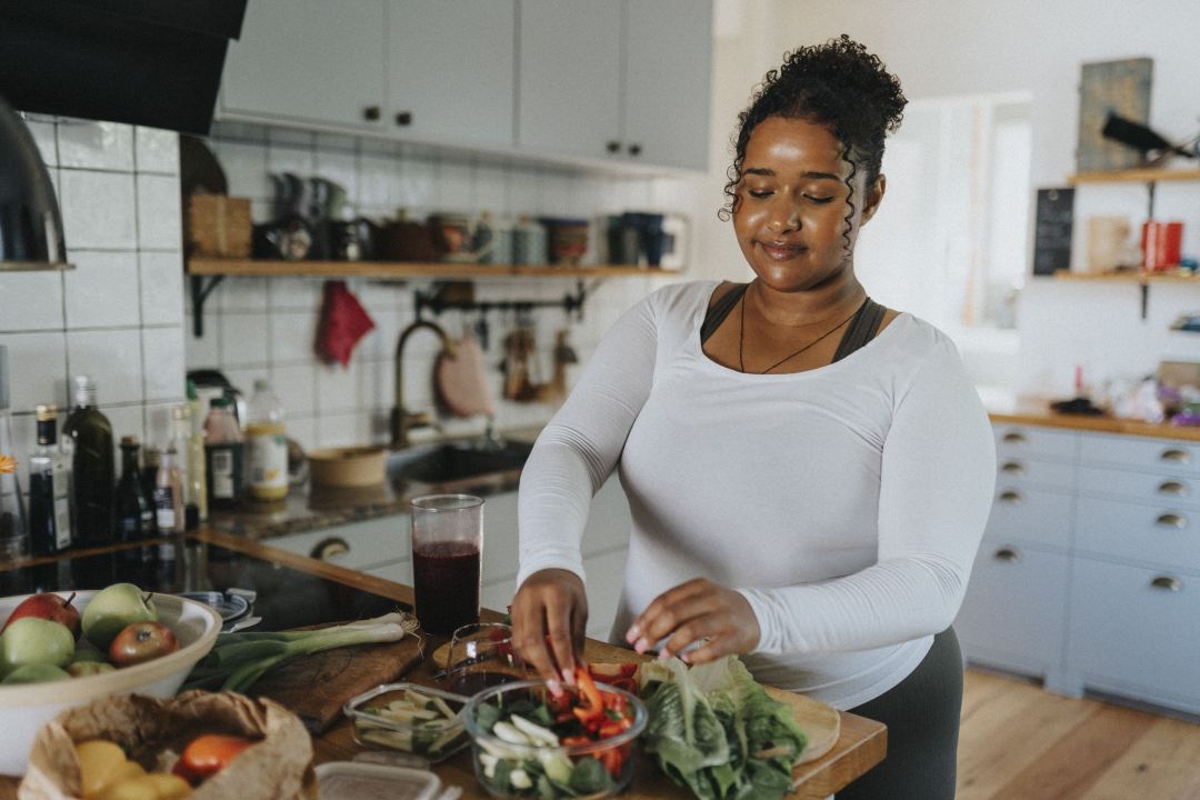 Woman preparingi healthy meal.